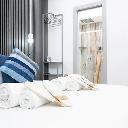 Alojamento de Acomodação e Pequeno-almoço Teulada Luxury 4*