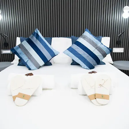 Alojamento de Acomodação e Pequeno-almoço Teulada Luxury 4*